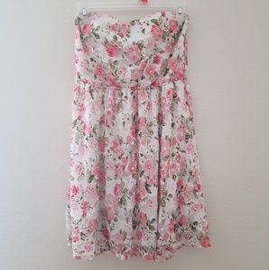 STRAPLESS LACE DRESS